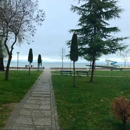 Cozy With Lake View + Parking & Wifi Apartamento *