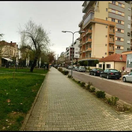 Cozy With Lake View + Parking & Wifi Апартаменты