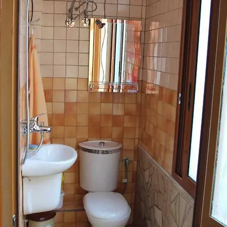 Cozy With Lake View + Parking & Wifi * Pogradec